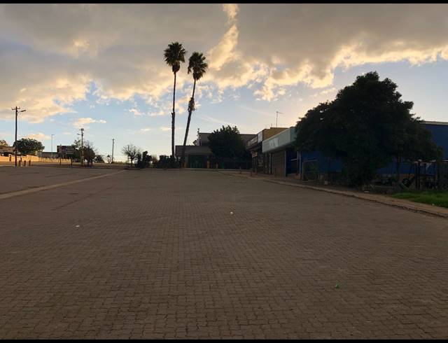 140M² BUILDING FOR SALE IN OUDEKRAAL